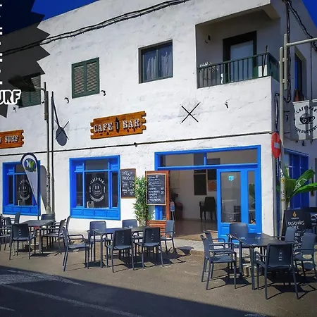Surfcamp Famara לינה וארוחת בוקר פאמארה