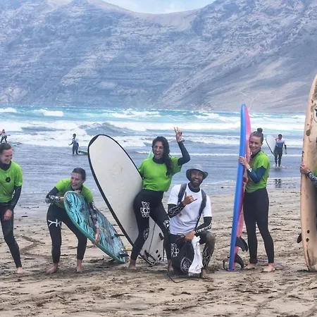 Bed and breakfast Surfcamp Famara *
